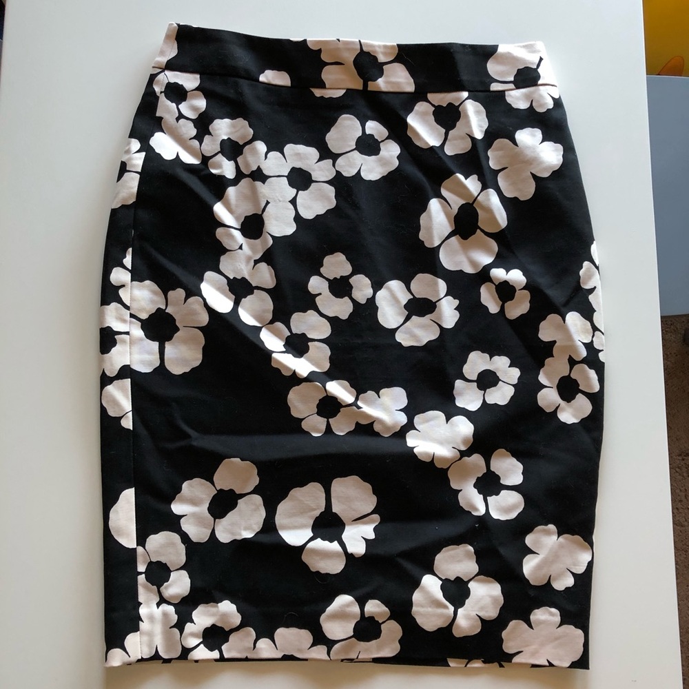 Gorgeous LOFT Floral Pencil Skirt ✨NWT✨